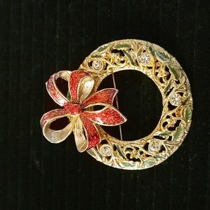 Vintage Danecraft Signed Gold Tone Christmas Wreath Brooch Pin Red Bow Holiday